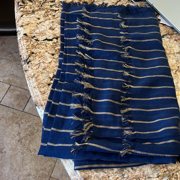 Navy blue & Gold Throw Cotton Blanket. Full size - Picture 3 of 3